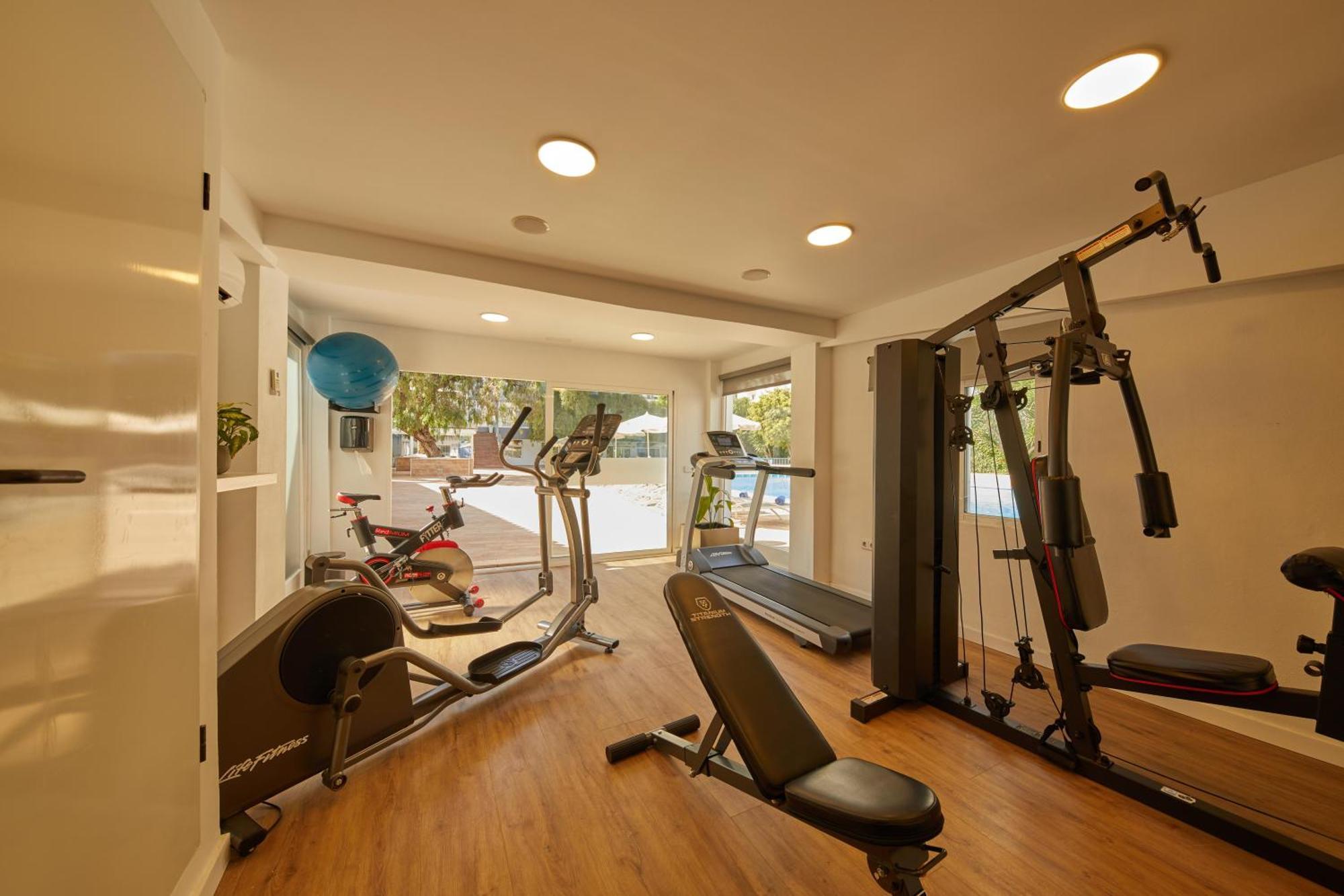 Hotel Joan Miró Museum PMI Exterior foto Home gym