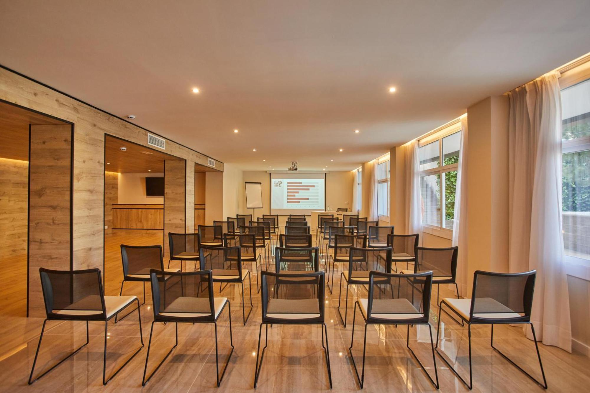 Hotel Joan Miró Museum PMI Exterior foto The meeting room of the hotel